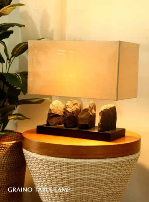 Solo decorative table lamp