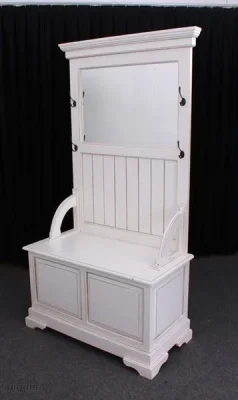 Tatia Hallstand