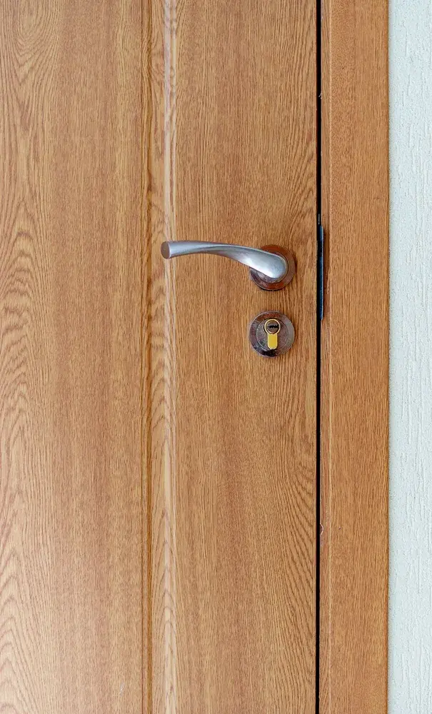 Portae wooden door with lever handle and lock